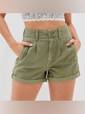 American Eagle High-Waist Baggy Mom Short in Olive Green Roll-Cuff Shorts